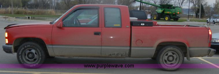 image for item D4726 1990 Chevrolet Silverado C1500 pickup truck