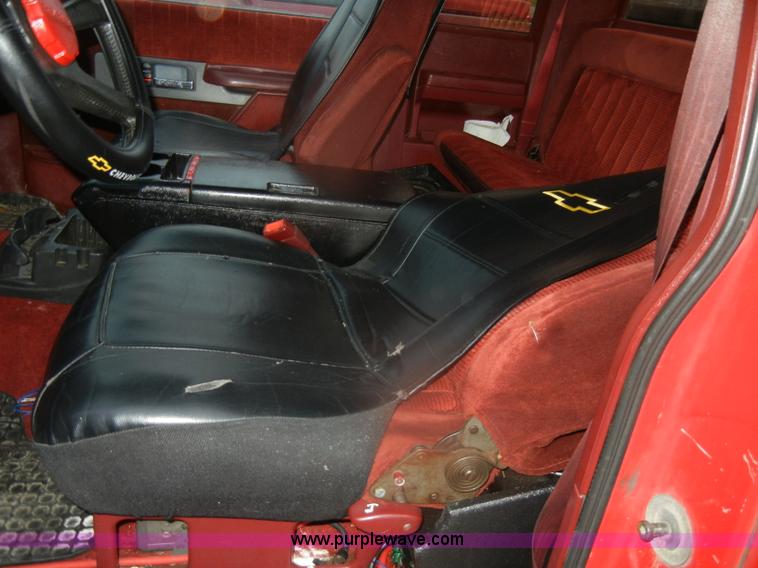 image for item D4726 1990 Chevrolet Silverado C1500 pickup truck