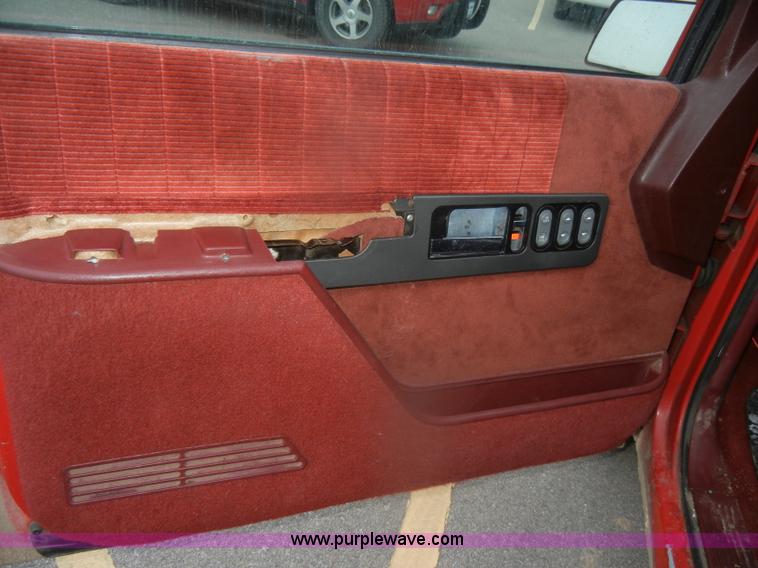 image for item D4726 1990 Chevrolet Silverado C1500 pickup truck