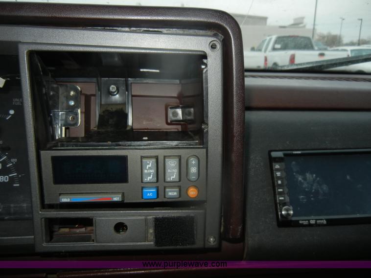 image for item D4726 1990 Chevrolet Silverado C1500 pickup truck