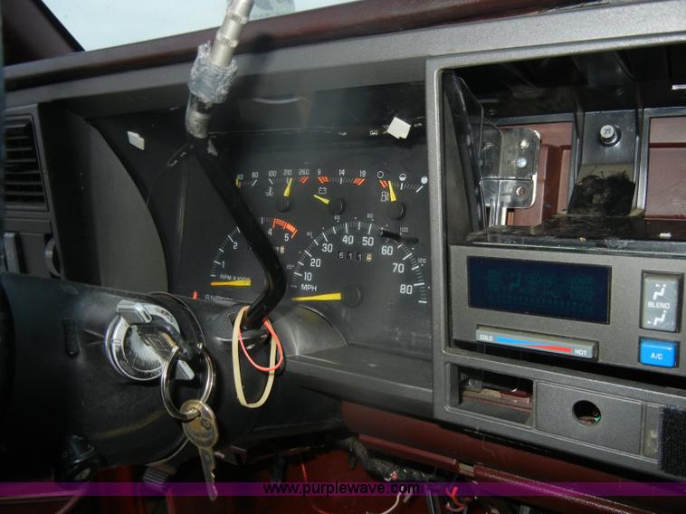 image for item D4726 1990 Chevrolet Silverado C1500 pickup truck