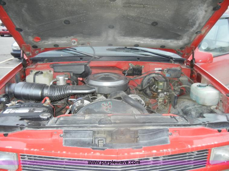 image for item D4726 1990 Chevrolet Silverado C1500 pickup truck