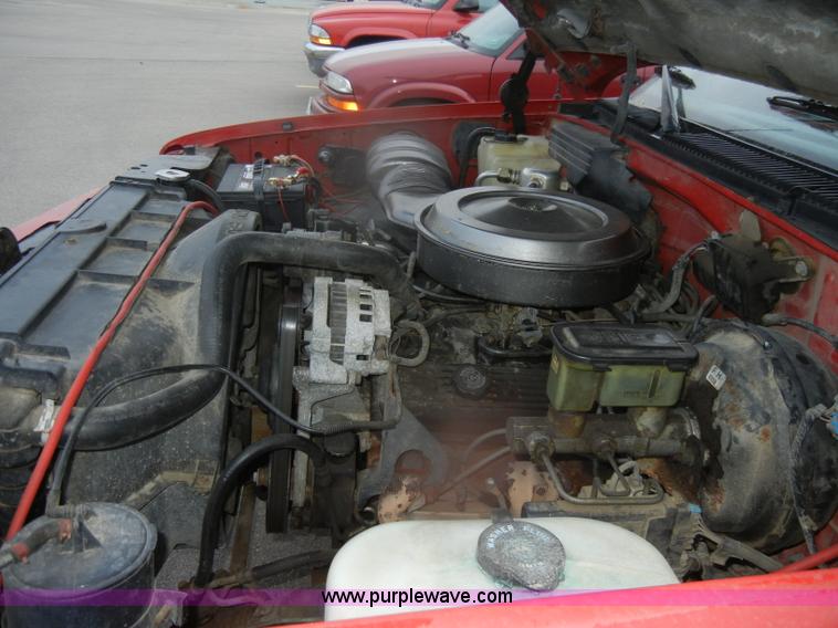 image for item D4726 1990 Chevrolet Silverado C1500 pickup truck