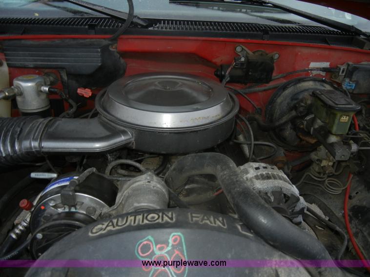 image for item D4726 1990 Chevrolet Silverado C1500 pickup truck