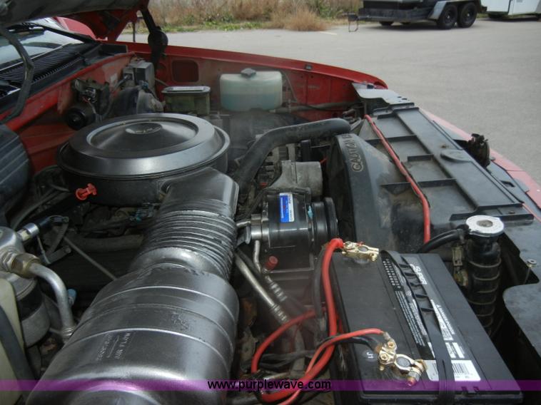 image for item D4726 1990 Chevrolet Silverado C1500 pickup truck