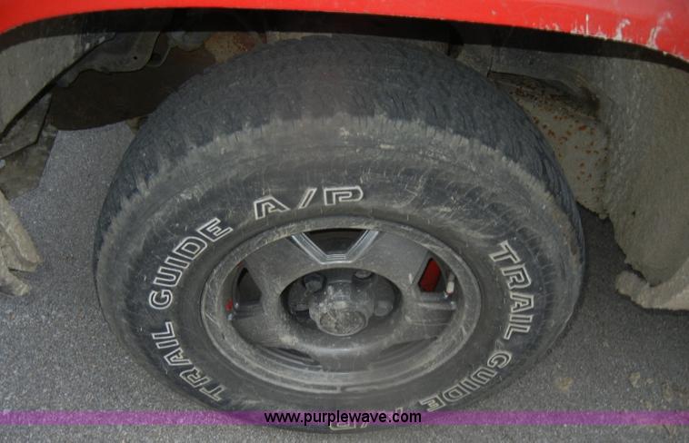 image for item D4726 1990 Chevrolet Silverado C1500 pickup truck