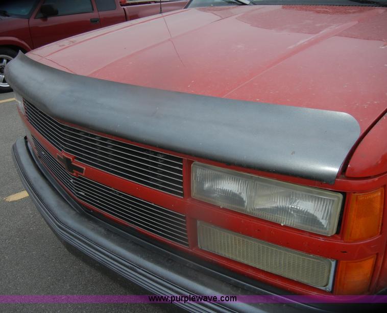 image for item D4726 1990 Chevrolet Silverado C1500 pickup truck