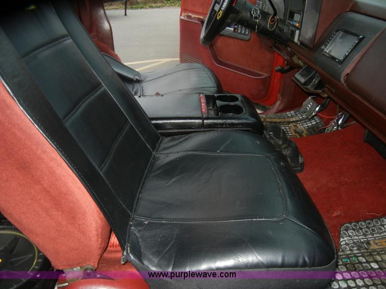 image for item D4726 1990 Chevrolet Silverado C1500 pickup truck