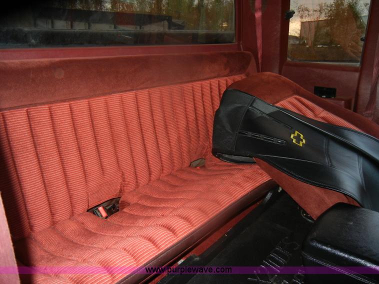 image for item D4726 1990 Chevrolet Silverado C1500 pickup truck