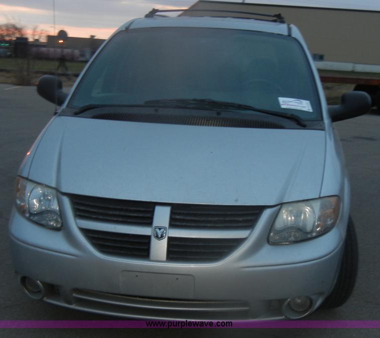 image for item D4727 2004 Dodge Grand Caravan SXT minivan