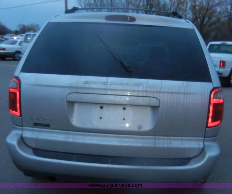 image for item D4727 2004 Dodge Grand Caravan SXT minivan
