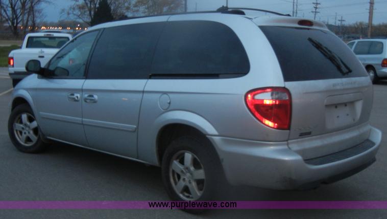 image for item D4727 2004 Dodge Grand Caravan SXT minivan
