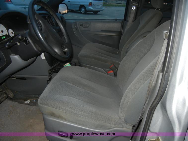 image for item D4727 2004 Dodge Grand Caravan SXT minivan