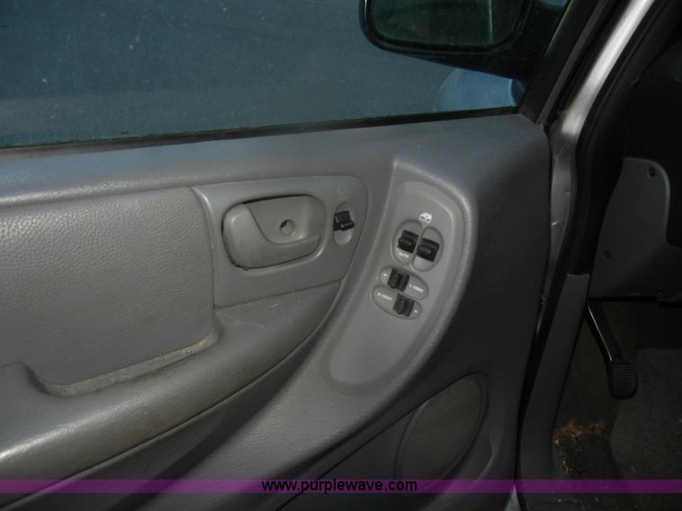 image for item D4727 2004 Dodge Grand Caravan SXT minivan