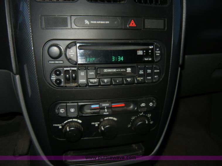 image for item D4727 2004 Dodge Grand Caravan SXT minivan