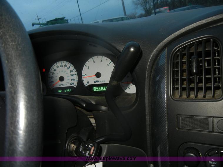 image for item D4727 2004 Dodge Grand Caravan SXT minivan