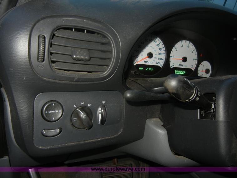 image for item D4727 2004 Dodge Grand Caravan SXT minivan