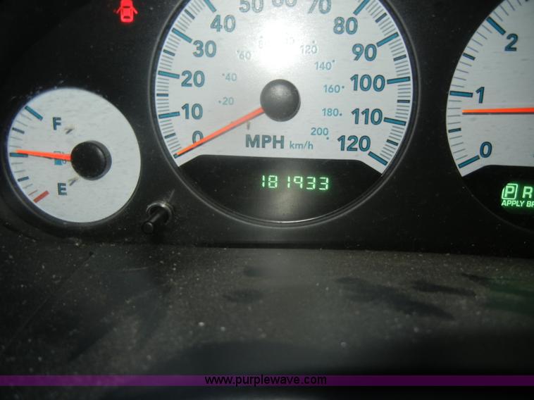 image for item D4727 2004 Dodge Grand Caravan SXT minivan