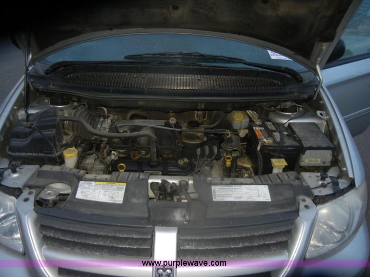 image for item D4727 2004 Dodge Grand Caravan SXT minivan