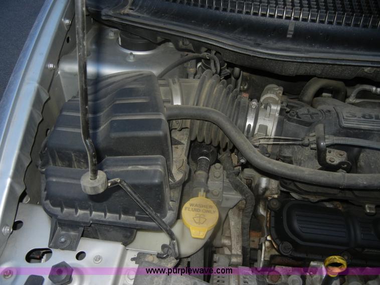 image for item D4727 2004 Dodge Grand Caravan SXT minivan