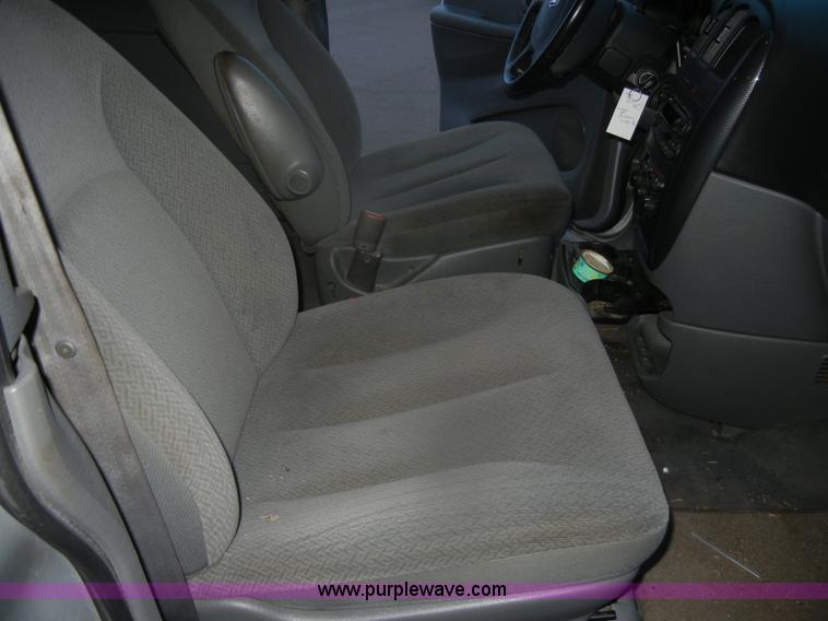 image for item D4727 2004 Dodge Grand Caravan SXT minivan