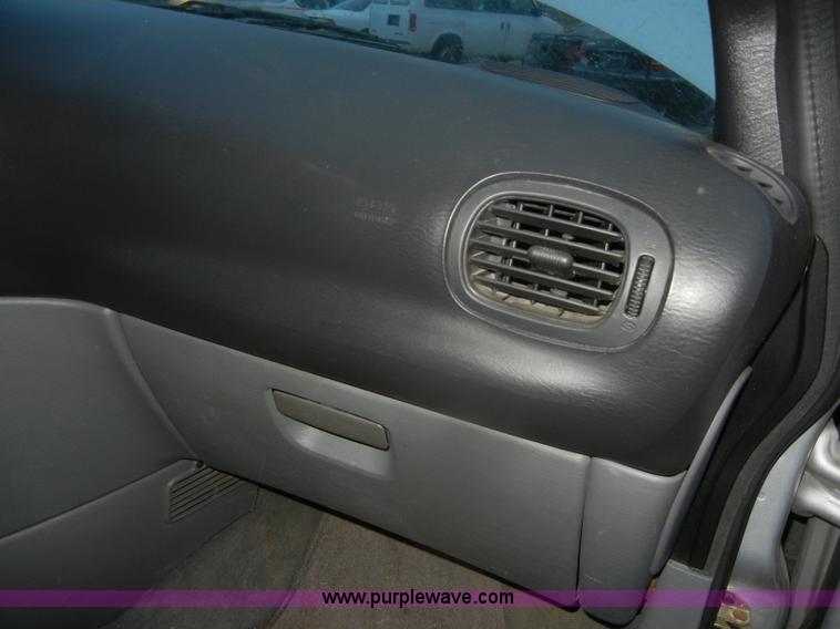 image for item D4727 2004 Dodge Grand Caravan SXT minivan
