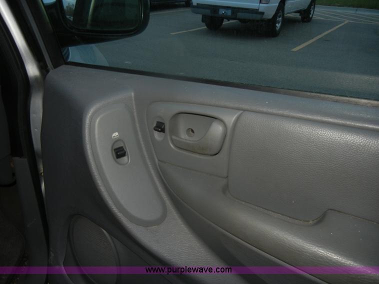 image for item D4727 2004 Dodge Grand Caravan SXT minivan