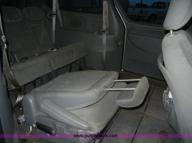 image for item D4727 2004 Dodge Grand Caravan SXT minivan