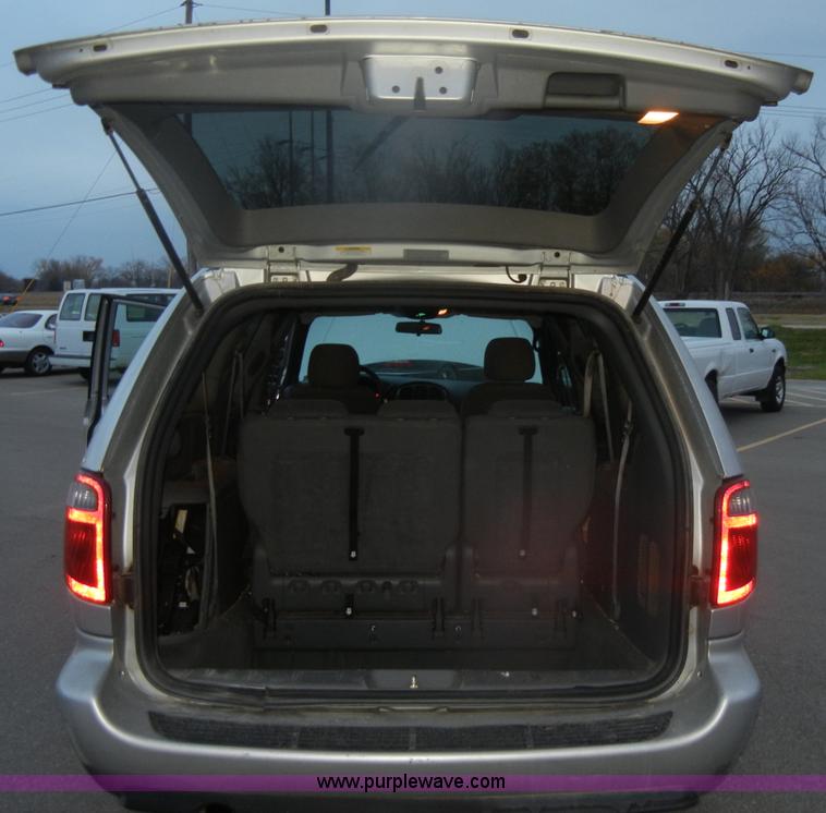 image for item D4727 2004 Dodge Grand Caravan SXT minivan