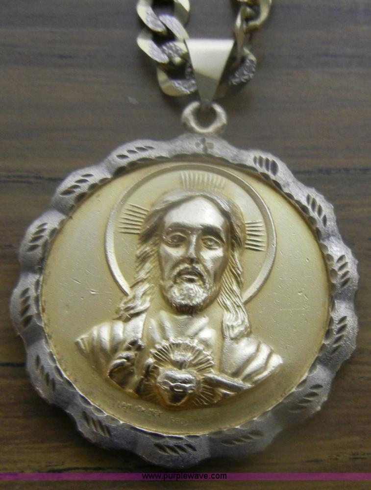 image for item F9199 Men's chain and medallion