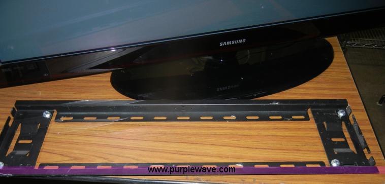 image for item F9234 Samsung 50" television