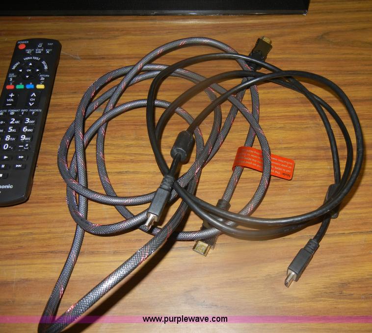 image for item F9238 Vizio 32" television