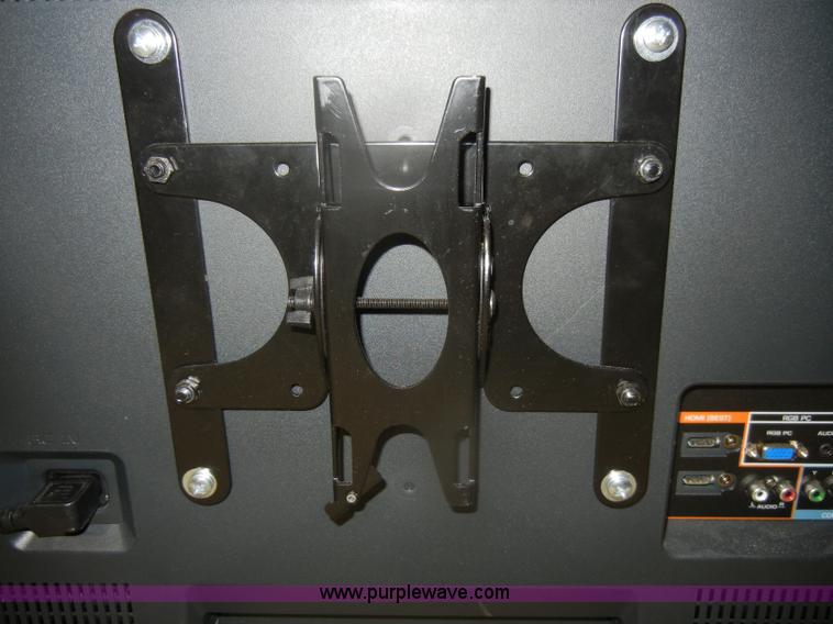 image for item F9238 Vizio 32" television