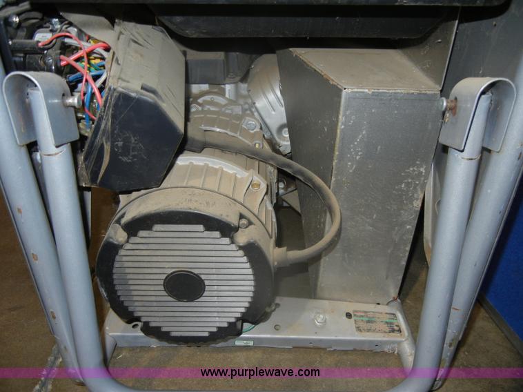 image for item F9242 Briggs & Stratton portable generator