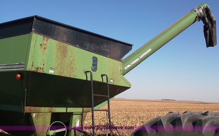 image for item B1612 Unverferth 7000 corner auger grain cart