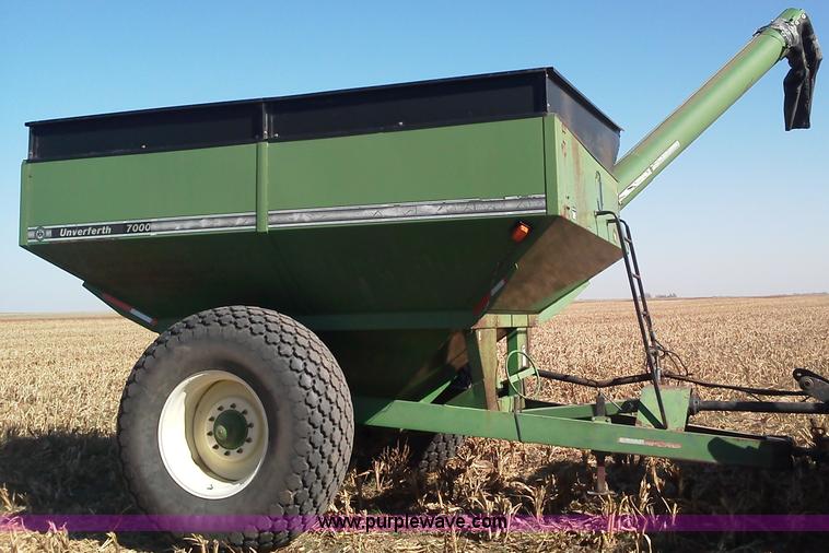 image for item B1612 Unverferth 7000 corner auger grain cart