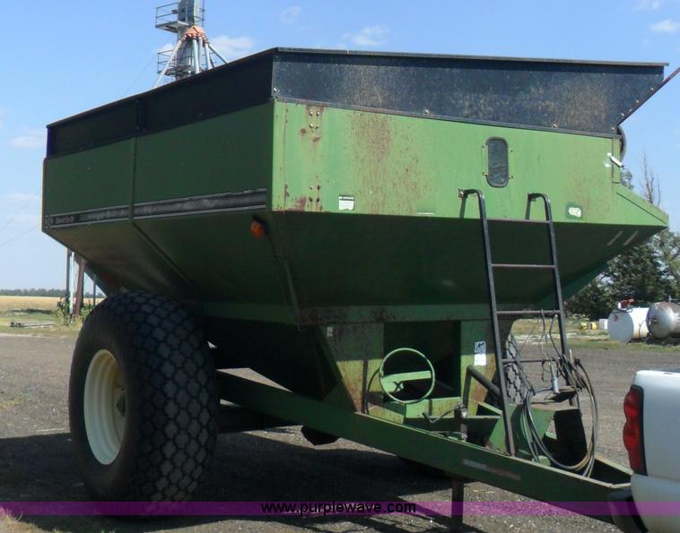 image for item B1612 Unverferth 7000 corner auger grain cart