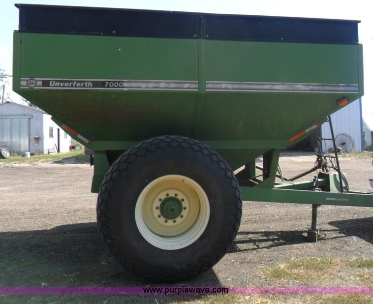 image for item B1612 Unverferth 7000 corner auger grain cart
