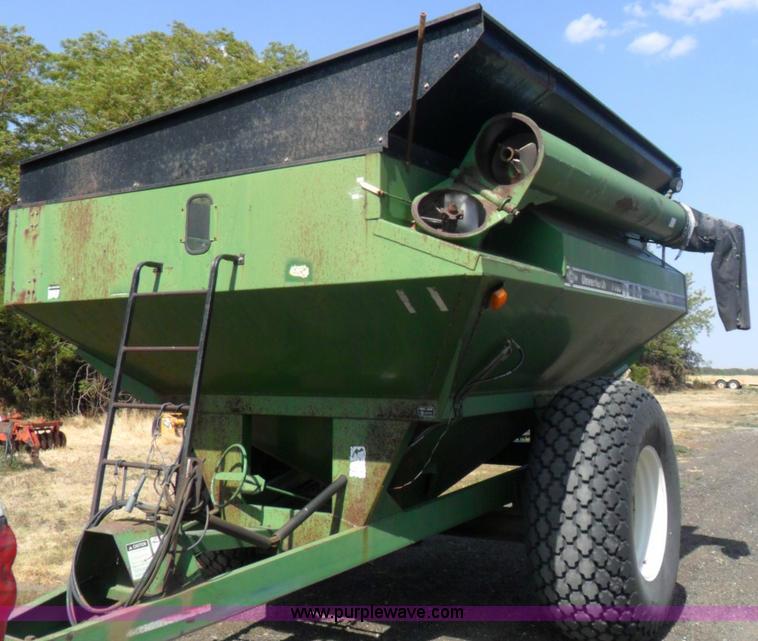 image for item B1612 Unverferth 7000 corner auger grain cart