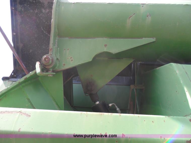 image for item B1612 Unverferth 7000 corner auger grain cart