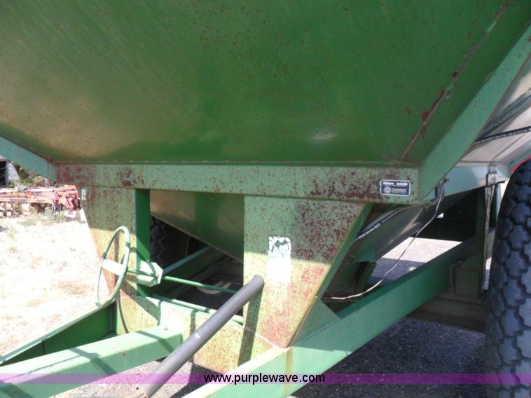 image for item B1612 Unverferth 7000 corner auger grain cart