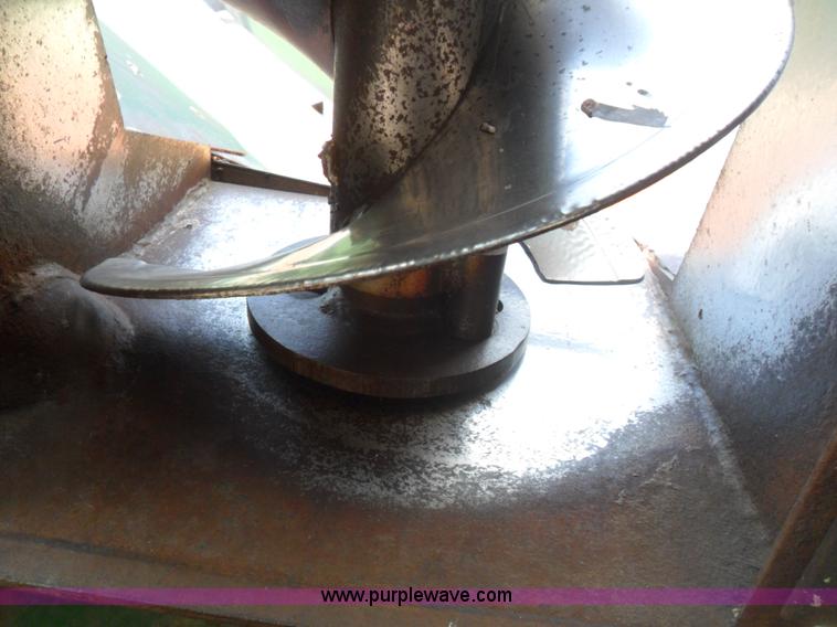 image for item B1612 Unverferth 7000 corner auger grain cart