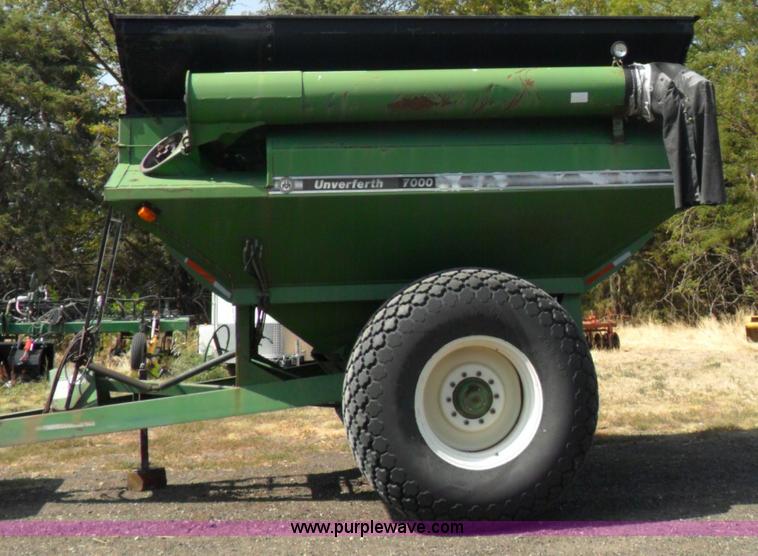 image for item B1612 Unverferth 7000 corner auger grain cart