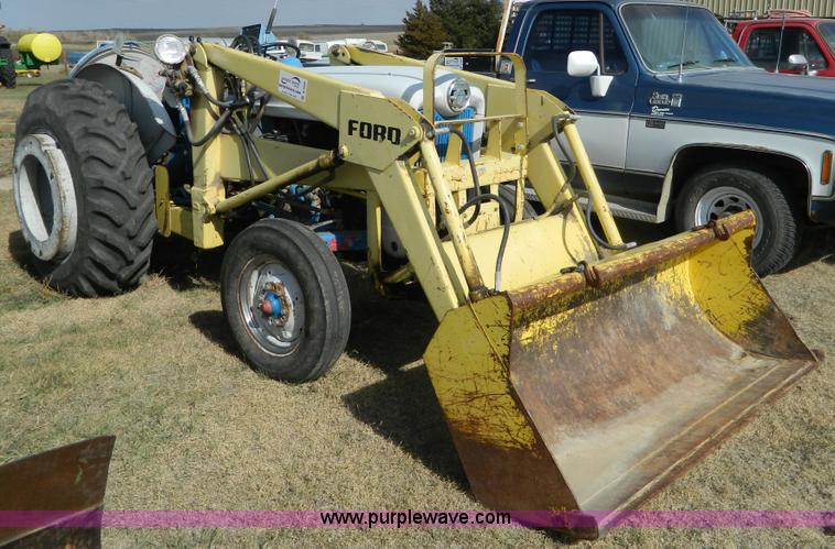 image for item B3959 Ford 800 tractor