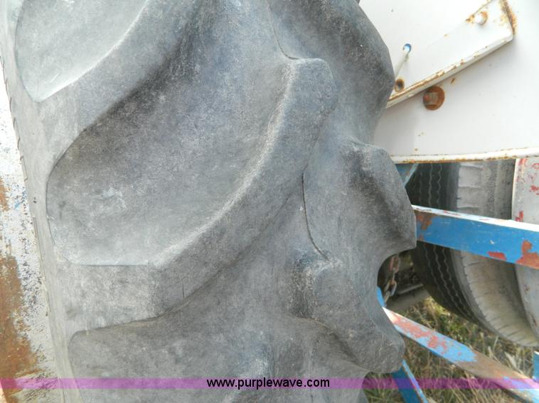 image for item B3959 Ford 800 tractor