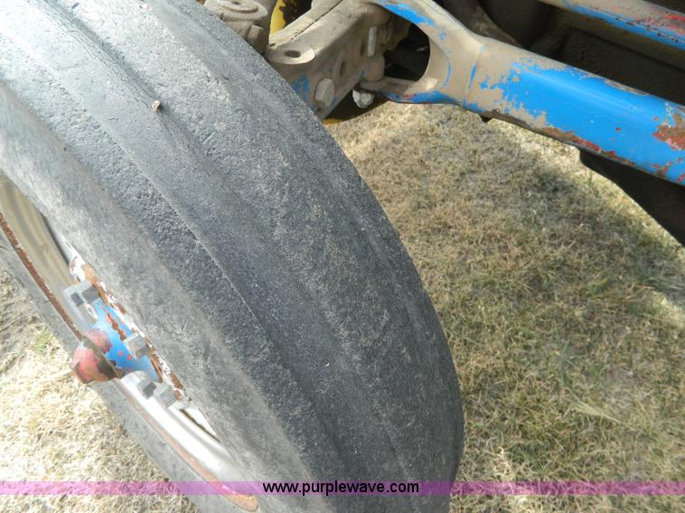 image for item B3959 Ford 800 tractor