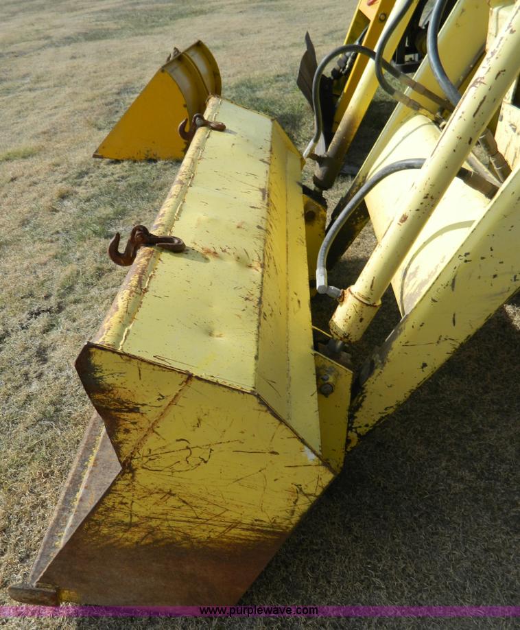 image for item B3959 Ford 800 tractor