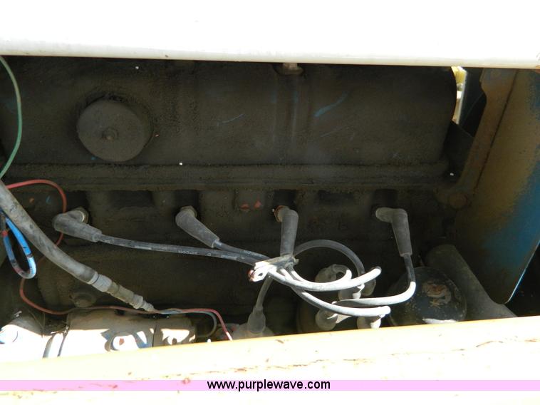 image for item B3959 Ford 800 tractor