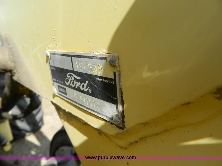 image for item B3959 Ford 800 tractor