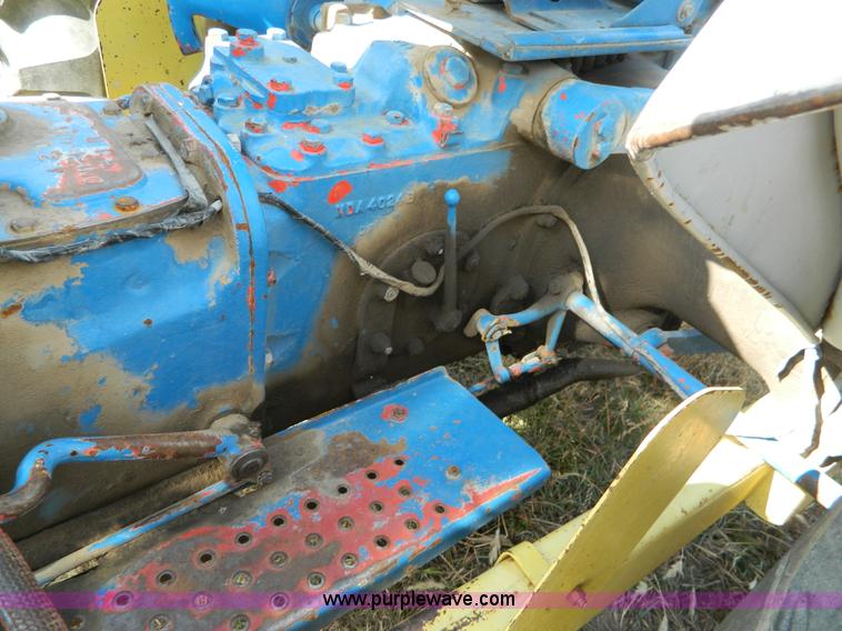 image for item B3959 Ford 800 tractor